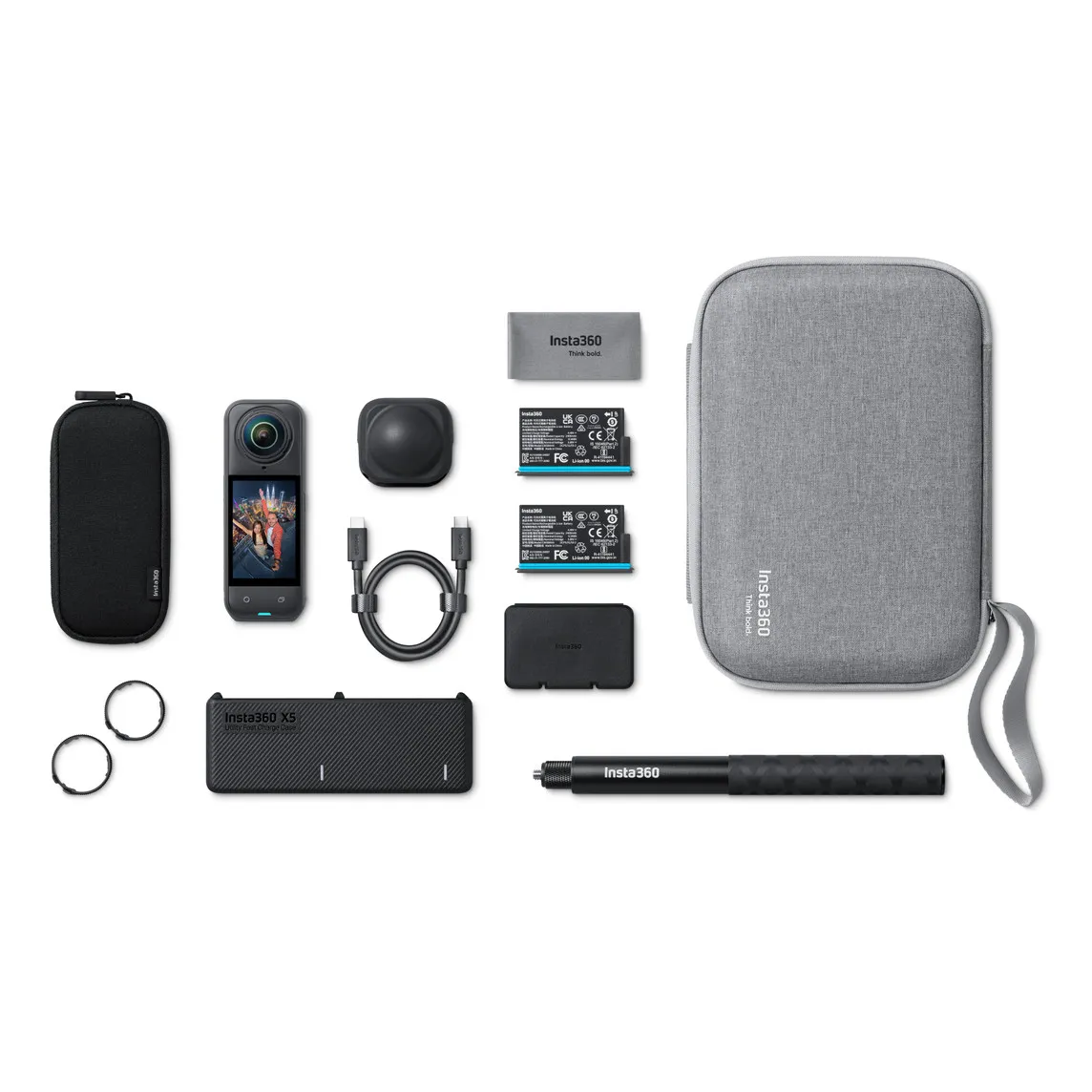 Insta360 X5 Essentials Bundle gồm đầy đủ bộ phụ kiện đi kèm máy